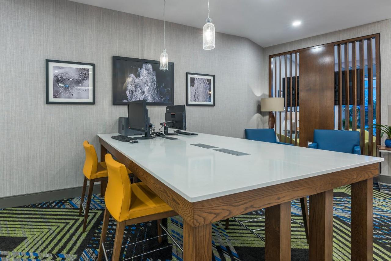 Holiday Inn Express & Suites Moncton By Ihg Екстериор снимка