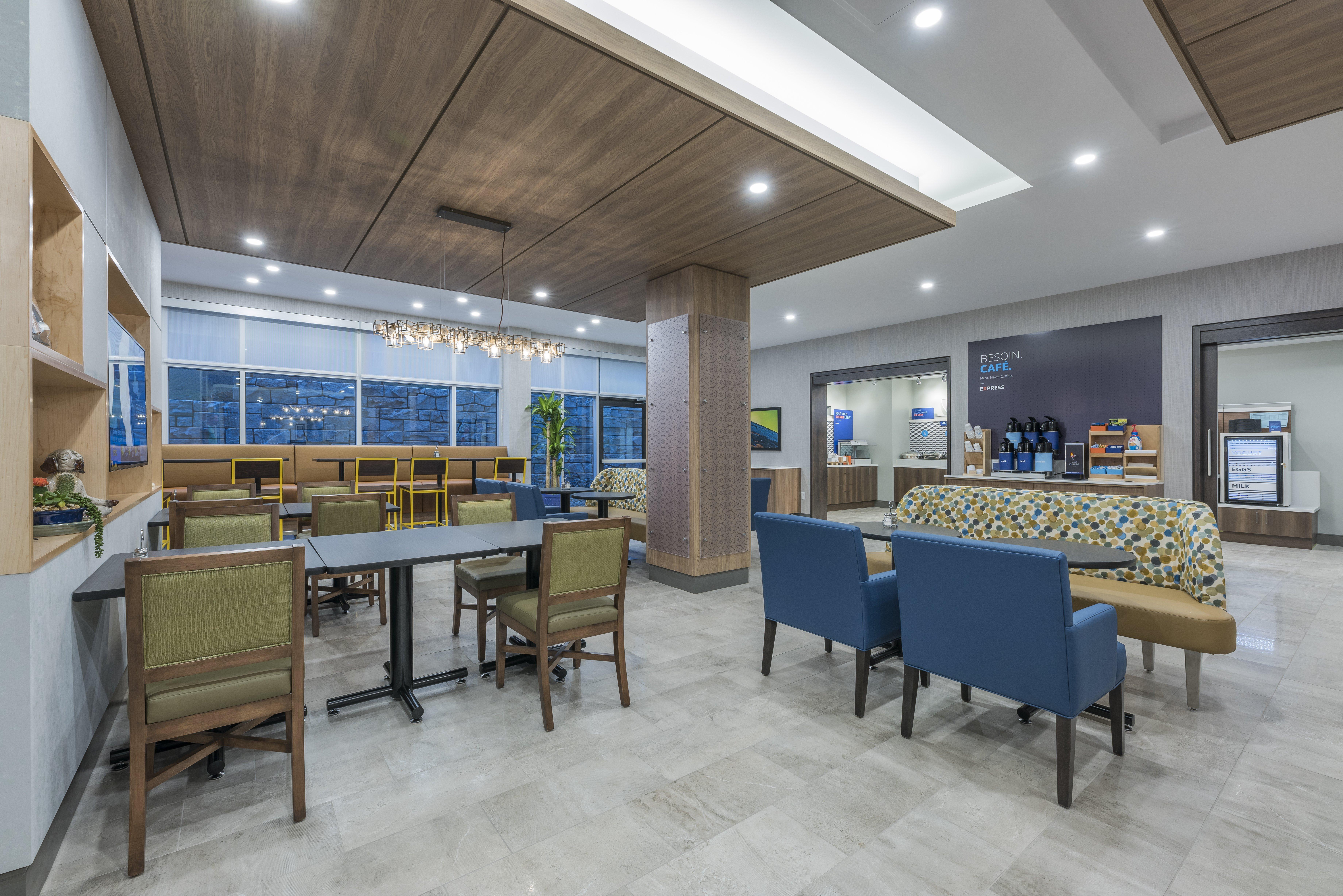 Holiday Inn Express & Suites Moncton By Ihg Екстериор снимка