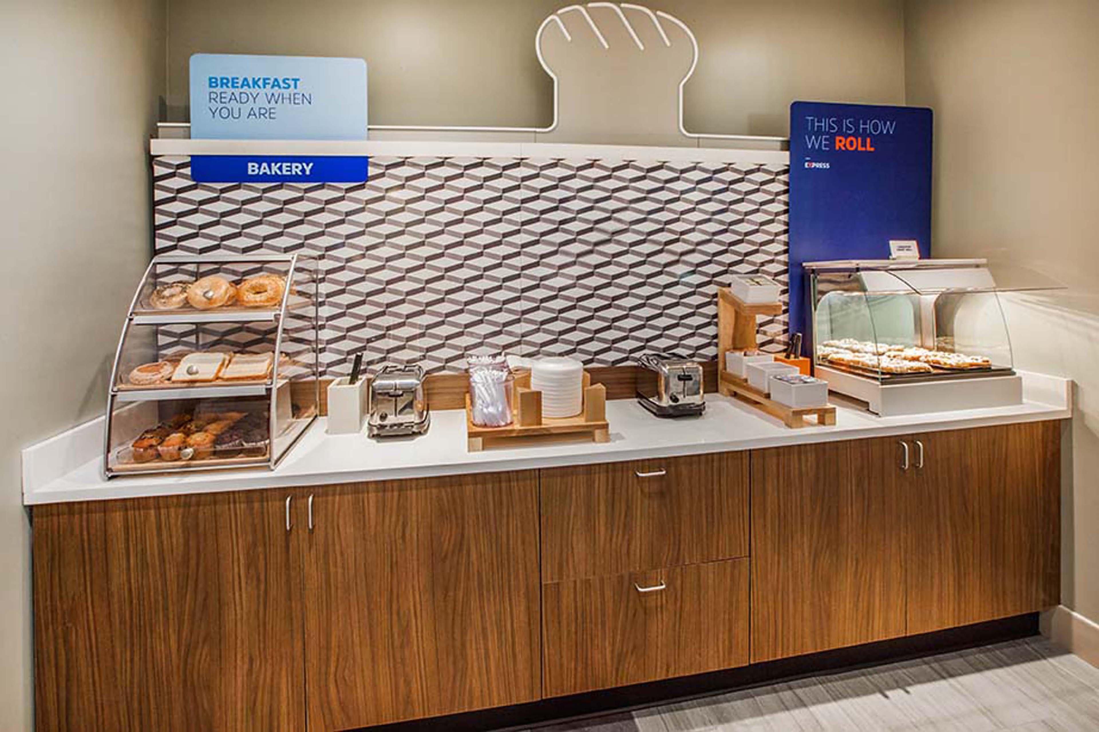 Holiday Inn Express & Suites Moncton By Ihg Екстериор снимка